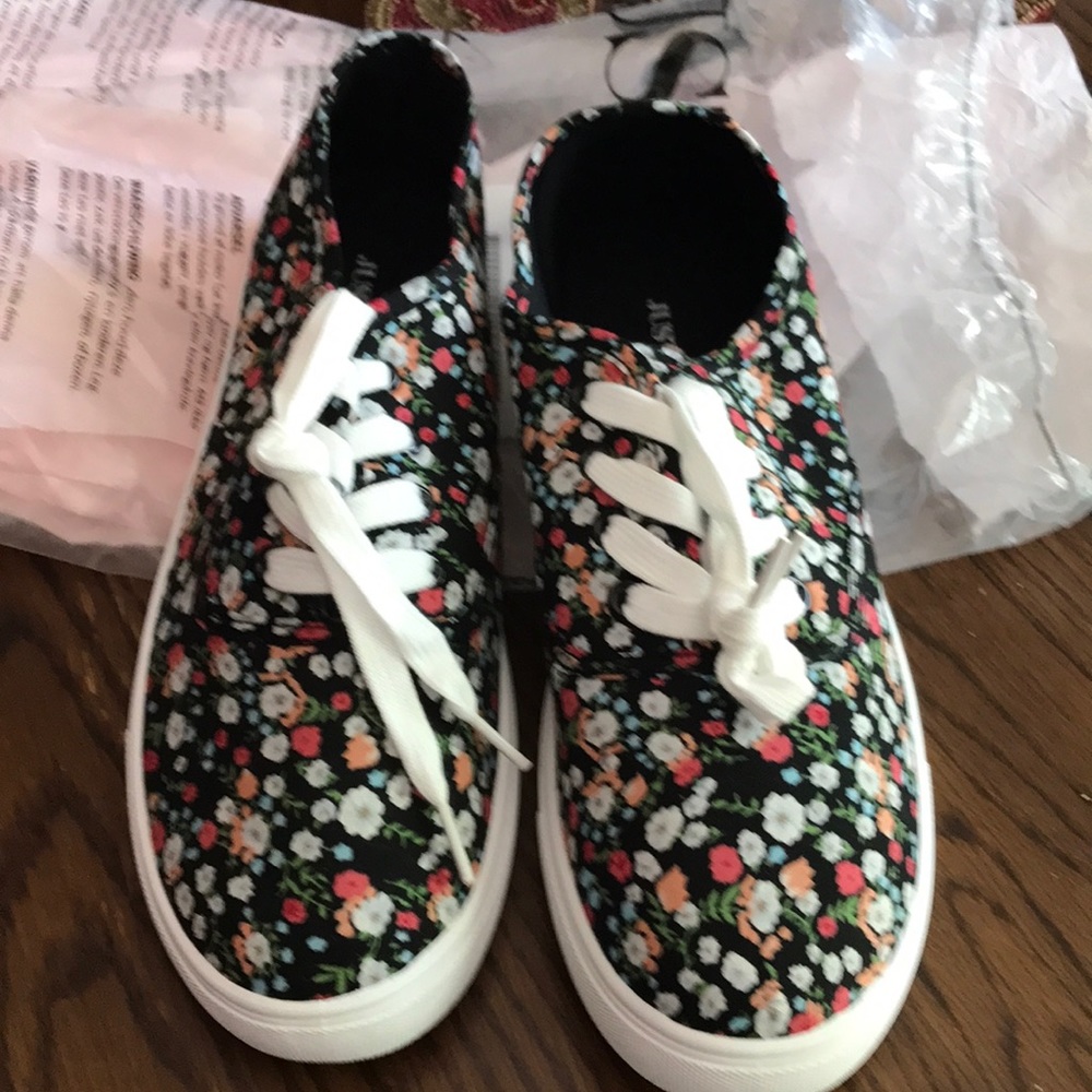 Just fab Breanne flower sneakers